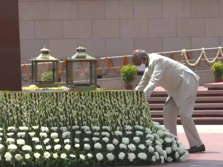Independence Day 2021: President Ram Nath Kovind paid tribute at the National War Memorial on Independence Day स्वतंत्रता दिवस पर राष्ट्रपति राम नाथ कोविंद ने नेशनल वॉर मेमोरियल पर जाकर श्रद्धांजलि अर्पित की