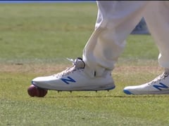 INDVSENG : ஷூவால் பந்தை மிதித்த இங்கிலாந்து வீரர்கள்.. சேதப்படுத்த முயற்சியா? கொதிக்கும் இணையவாசிகள்!