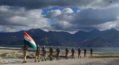 Independence Day 2021: লালকেল্লায় পুষ্পবৃষ্টি, লাদাখে উড়ল তেরঙ্গা, ৭৫ তম স্বাধীনতা পালন দেশজুড়ে