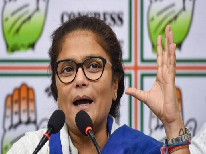 Former Congress MP and Mahila Congress President Sushmita Dev quits party, sends resignation to Sonia Gandhi पूर्व सांसद और महिला कांग्रेस अध्यक्ष सुष्मिता देव ने पार्टी छोड़ी, TMC में शामिल होने की खबर- सूत्र
