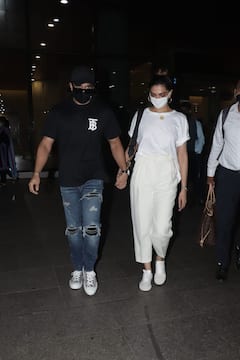 #CoupleGoals! Deepika Padukone-Ranveer Singh Walk Hand In Hand At The Airport; See Pics