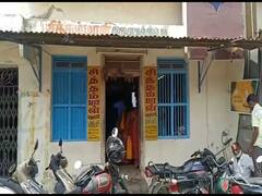 வளையல் கடையில் வாக்குவாதம்... உருவப்பட்ட வேட்டிகள்... பறந்த செல்போன்கள்- 9 பேர் மீது வழக்குப்பதிவு..!