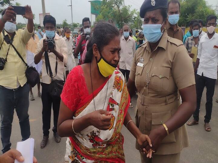 Female suicide attempt at Cuddalore District Collector's Office முதல் மனைவியின் மகள் கொலை மிரட்டலால் இரண்டாவது மனைவி தீக்குளிக்க முயற்சி...!