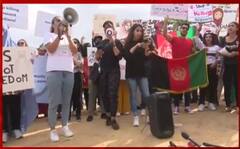 ਵਾਸ਼ਿੰਗਟਨ - ਵ੍ਹਾਈਟ ਹਾਊਸ ਬਾਹਰ ਅਫਗਾਨੀ ਨਾਗਰਿਕਾਂ ਦਾ ਅਮਰੀਕੀ ਸਰਕਾਰ ਖਿਲਾਫ਼ ਪ੍ਰਦਰਸ਼ਨ,