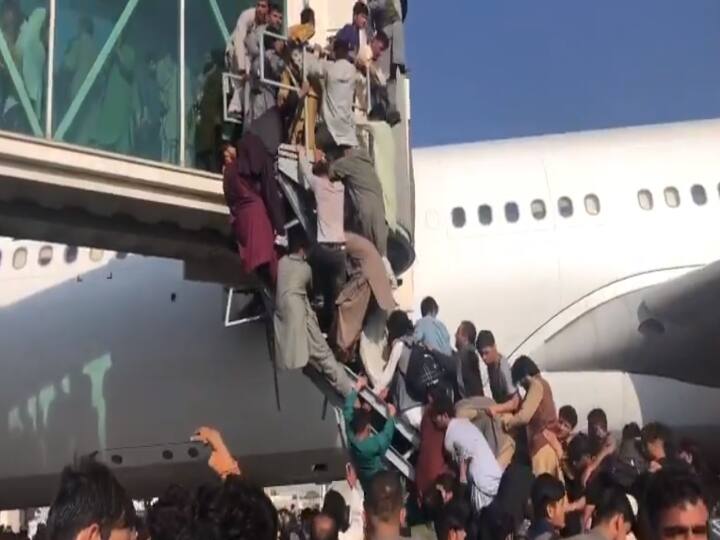 Afghanistan: Gunfire at kabul airport as taliban takes control of the afghanistan capital Kabul Airport Gunfire:  விமானத்தில் ‛புட்போர்டு’ அடிக்கும் மக்கள்: துப்பாக்கிச் சூட்டில் 5 பேர் பலி... தொடர்ந்து பதட்டம்!