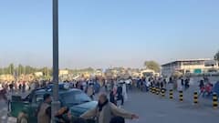 Taliban के कब्जे के बाद Afghanistan छोड़ने की मची होड़, Kabul में अफरा तफरी का माहौल
