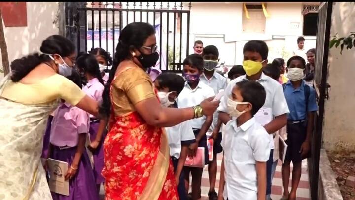 ఉపాధ్యాయులు, సిబ్బంది ప్రతిరోజూ పాఠశాలలకు హాజరుకావాలని విద్యాశాఖ ఆదేశించింది.