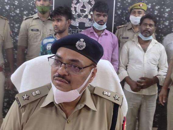 फिरोजाबाद: लोगों को फोन कर लॉटरी का झांसा देने वाले तीन साइबर ठग गिरफ्तार, दो आरोपी फरार फिरोजाबाद: लोगों को फोन कर लॉटरी का झांसा देने वाले तीन साइबर ठग गिरफ्तार, दो आरोपी फरार