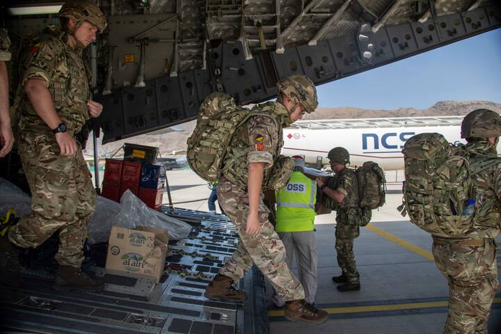 Members of the 16 Air Assault Brigade arrive in Kabul as part of a 600-strong UK-force sent to assist with Operation PITTING to rescue British nationals in Afghanistan amidst the worsening security situation there. (Image Source: AP Photo)