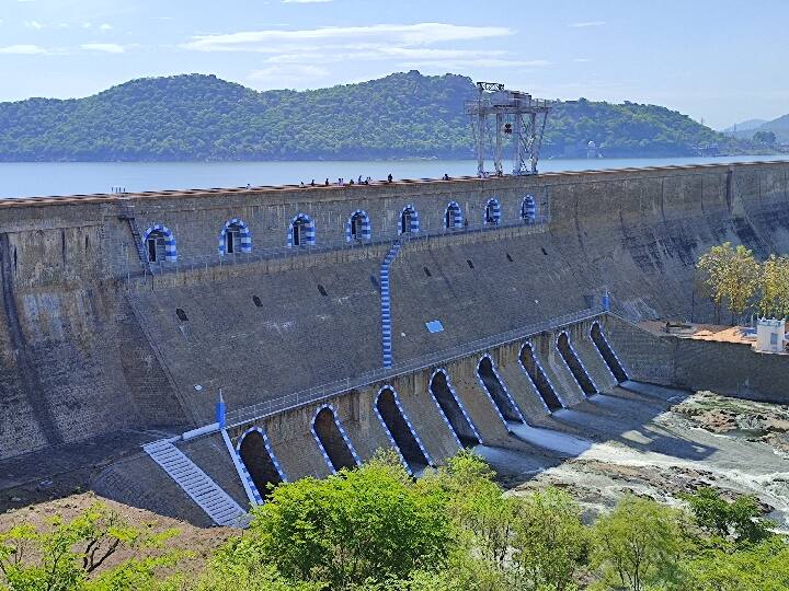 Water level in Mettur Dam starts falls again ... மேட்டூர் அணையில் கிடுகிடுவென குறைந்து வரும் நீர் மட்டம்...