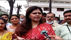 Beed : पंकजाताई अंगार, बाकीसब भंगार.. या घोषणा देणाऱ्या कार्यकर्त्यांना पंकजा मुंडेंनी झापलं