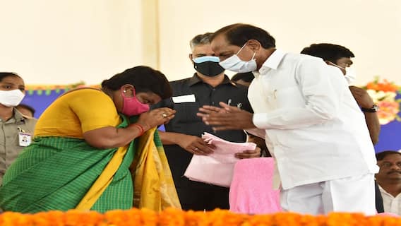 Telangana CM KCR: మళ్లొచ్చిన్నాడు మీ ఇంటి కాడ ఛాయ్‌ పొయ్యాలే.. రాధమ్మకు చెప్పిన సీఎం కేసీఆర్
