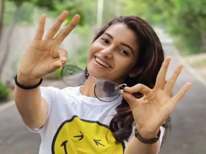 நான் தூரத் தொியும் வானம் நீ துப்பட்டாவில் இழுத்தாய்