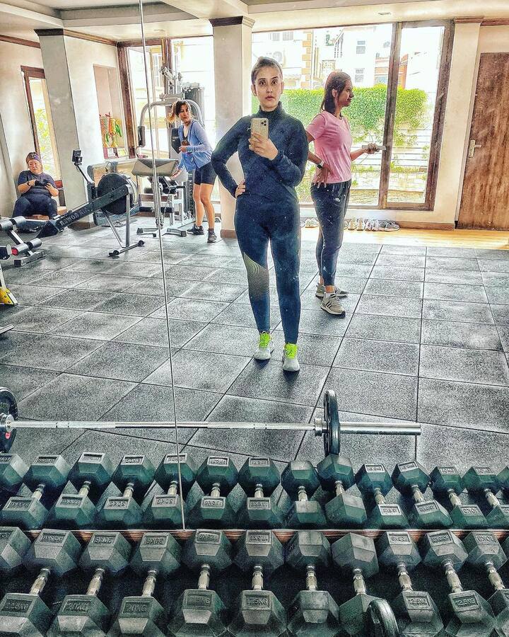 नंतर ते वेगळे झाले. मात्र त्यांच्या लग्नाचं कारण लग्न न होणं हे नव्हतं तर आयेशा जुल्का ही होती. असं म्हटलं जातं की, एका दिवशी मनीषा कोयरालानं आयशा जुल्काला नानाच्या रुममध्ये पाहिलं होतं. (photo courtesy : @m_koirala instagram)