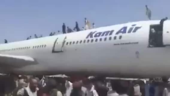 Afghanistan Crisis : Kabul Airport पर भयावह नज़ारा, हजारों की भीड़ देश छोड़ने को बेचैन | Seedhe Field Se