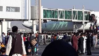 Afghanistan Taliban Crisis: All commercial flights suspended from kabul Airport Afghanistan Crisis: ஆப்கான் விமான சேவை முற்றிலும் ரத்து: இந்தியர்களை மீட்க மத்திய அரசு அவசர கூட்டம்!