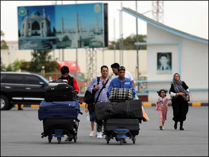 Afghanistan News: अफगानिस्तान में फंसे भारतीयों को वापस लाने जा रही एयर इंडिया की उड़ान रद्द