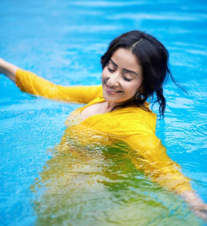 तिने 1989 साली फेरी भेटौला या नेपाळी चित्रपटातून पदार्पण केले. 1991 सालच्या सुभाष घई-दिग्दर्शित सौदागर या चित्रपटाद्वारे तिने हिंदी चित्रपटसृष्टीत पाऊल ठेवले.(photo courtesy : @m_koirala instagram)