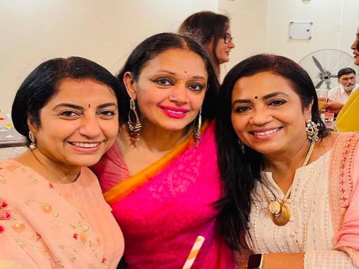 சுஹாசினியுடன் நடன இயக்குநர் மற்றும் நடிகை ஷோபா மற்றும் பூர்ணிமா பாக்யராஜ்
