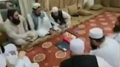 Breaking News : Kabul में Taliban ने आम लोगों से लाइसेंसी हथियार लेना शुरू किया