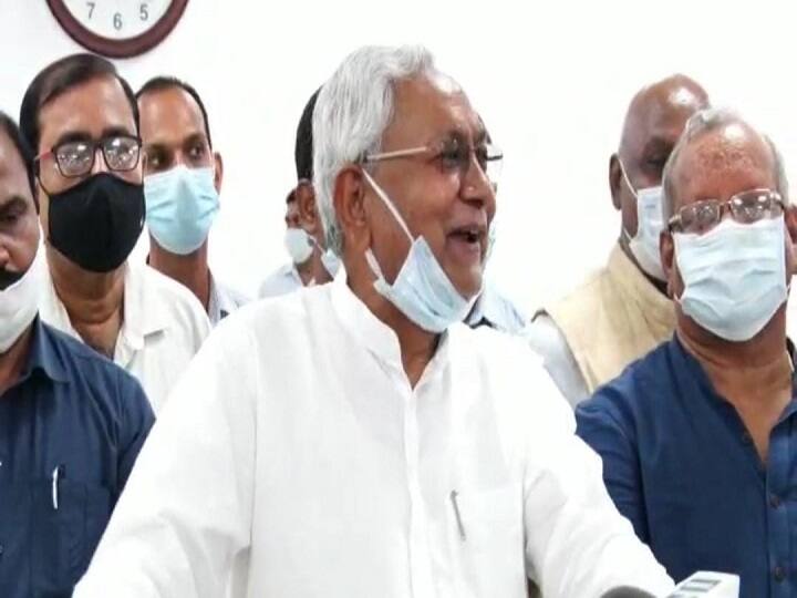 Bihar Politics: पत्रकार के इस सवाल पर हंस पड़े मुख्यमंत्री नीतीश कुमार, कहा- ये सब बात सुनकर आ जाती है हंसी