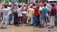 Balrampur: बदहाल सड़क के खिलाफ सपा का अनोखा विरोध प्रदर्शन| ABP Ganga