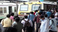 Mumbai Local : दोन डोस घेतलेल्यांचा लोकल प्रवास; डोंबिवली स्थानकावरची गर्दी वाढली