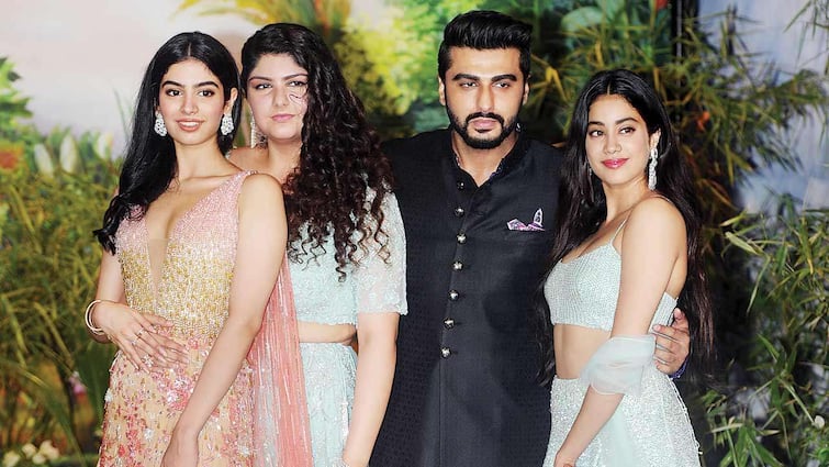 khushi kapoor said she is favorite of father bonny kapoor this is how arjun and anshula reacted brother sister bond Siblings Love : Khushi Kapoor के खुद को Papa की Favorite बताने पर Arjun और Anshula ने ऐसे किया था React, हर भाई-बहन कर पाएंगे Relate