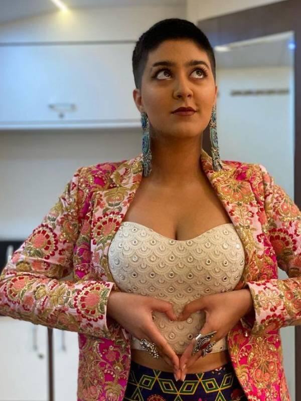 इन्फ्लुएंसर मूस जट्टाना को भी एक हफ्ते के 1.75 लाख रुपए मिल रहे हैं.