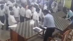 Gonda: वकीलों की करतूत CCTV में कैद, अधिकारियों संग की अभद्रता | ABP Ganga Hindi