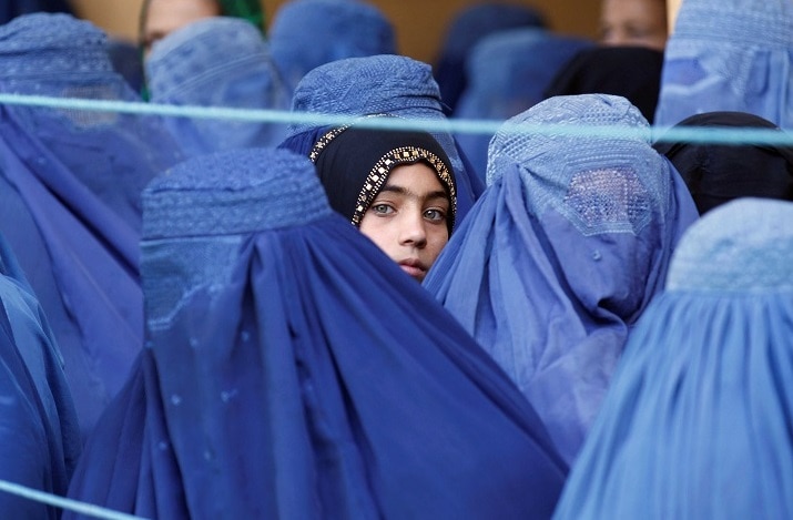 Afghan Women : ’புதைக்கப்படும் டிகிரி சான்றிதழ்கள், ஐ.டி.கார்டுகள்!’ - ஆஃப்கான் பெண்களுக்கு நிகழ்வது என்ன?