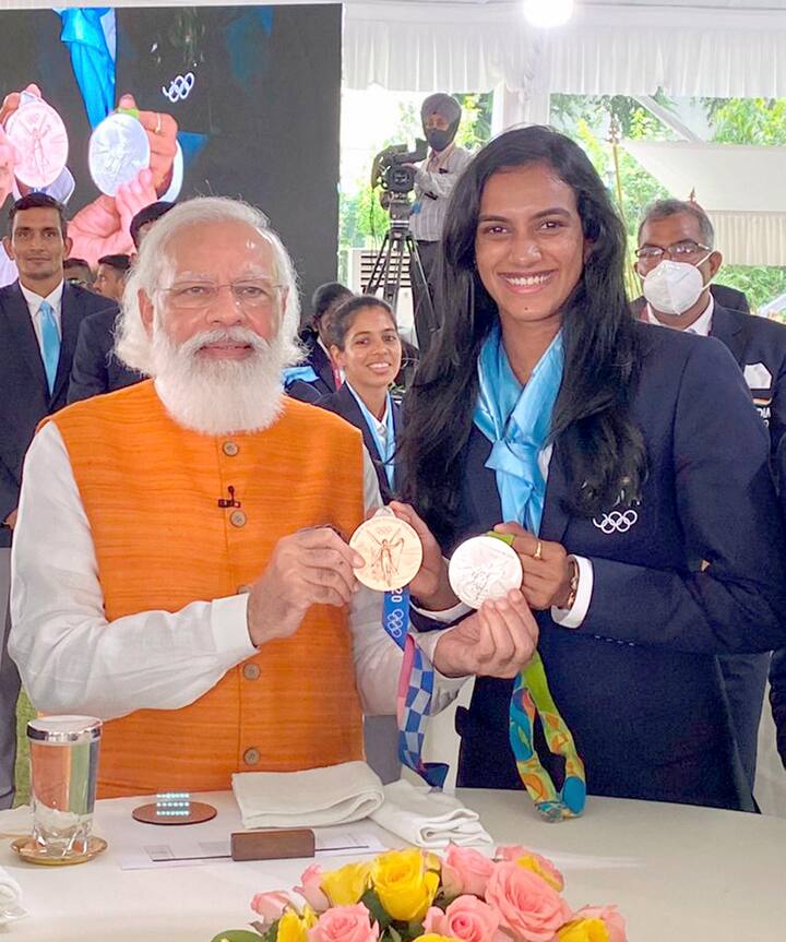 पंतप्रधानांनी ऑलिम्पिकला जाण्यापूर्वी पंतप्रधानांनी  सर्व खेळाडूंशी संवाद साधला होता.(pti gallery)
