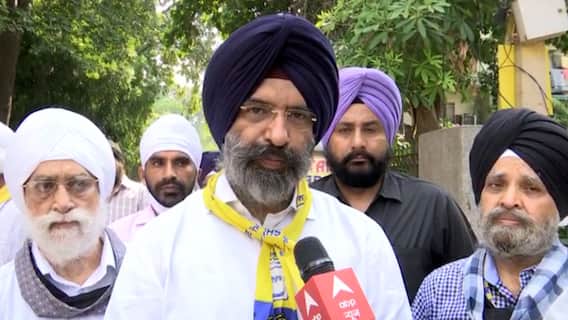 ਕੇਜਰੀਵਾਲ ਦੇ ਪੈਰੀ ਹੱਥ ਲਾਉਣ 'ਤੇ ਭਗਵੰਤ ਮਾਨ 'ਤੇ ਭੜਕੇ ਸਿਰਸਾ ਨੇ ਕਿਹਾ ਮਾਨ ਨੇ ਕੀਤਾ ਪੰਜਾਬ ਅਤੇ ਪੰਜਾਬੀਆਂ ਨੂੰ ਕੀਤਾ ਸ਼ਰਮਸਾਰ ਕੇਜਰੀਵਾਲ ਦੇ ਪੈਰੀ ਹੱਥ ਲਾਉਣ 'ਤੇ ਭਗਵੰਤ ਮਾਨ 'ਤੇ ਭੜਕੇ ਸਿਰਸਾ ਨੇ ਕਿਹਾ ਮਾਨ ਨੇ ਕੀਤਾ ਪੰਜਾਬ ਅਤੇ ਪੰਜਾਬੀਆਂ ਨੂੰ ਕੀਤਾ ਸ਼ਰਮਸਾਰ