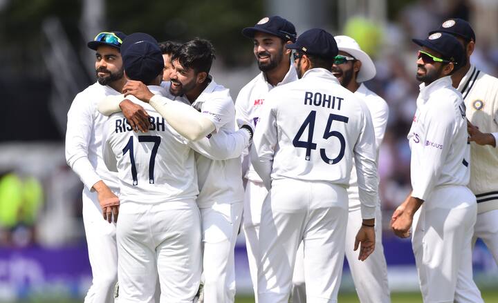 ইংল্যান্ডের দ্বিতীয় ইনিংসের ৫২তম ওভারে জস বাটলার ও অ্যান্ডারসনকে মাত্র ৩ বলের ব্যবধানে ফিরিয়ে ভারতের জয় নিশ্চিত করে দেন সিরাজ।