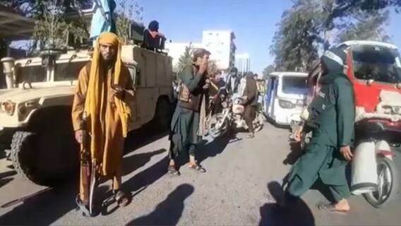 Taliban Torture: জোর করে চুল কাটা, নড়লেই বেত, ক্ষমতায় ফিরেই নিজমূর্তি ধারণ তালিবানদের