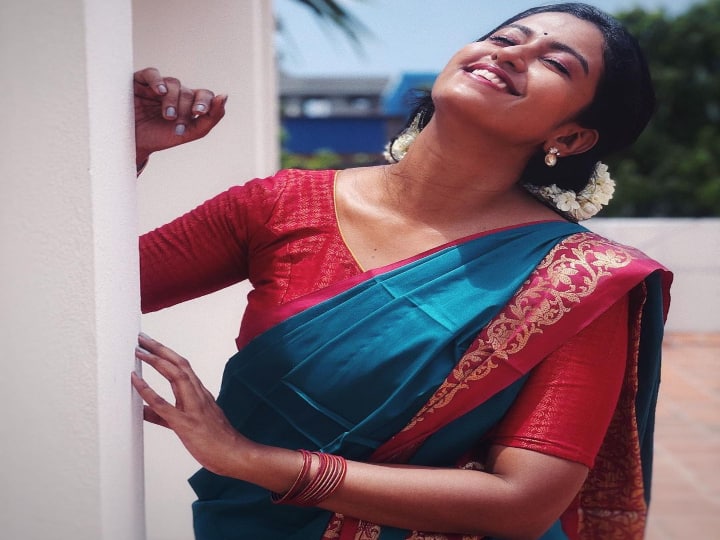 சோலை மலரொளியோ நினது சுந்தரப் புன்னகை தான்