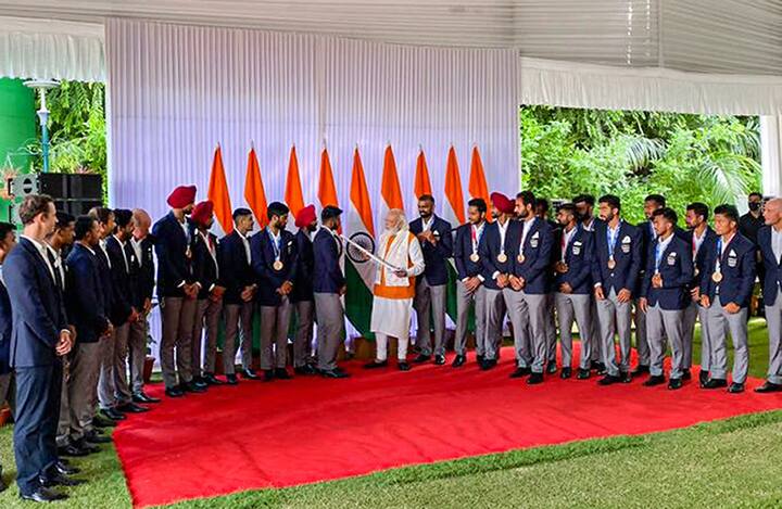 या वेळी पंतप्रधानांनी खेळाडूंशी मनमोकळ्या गप्पाही मारल्या.(pti gallery)