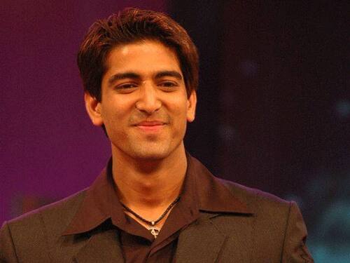 इंडियन आइडल सीजन 2: इस सीजन के विनर संदीप आचार्य बने थे जिन्हें इनाम के तौर पर 1 करोड़ रुपये और सोनी बीएमजी से एक म्यूजिक एल्बम का कॉन्ट्रैक्ट और एक कार तोहफे में मिली थी. दुर्भाग्य से संदीप का लंबी बीमारी के बाद दिसंबर 2013 में निधन हो गया था.