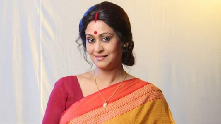 ABP Exclusive: Bengali Actress Indrani Haldar shares a funny incident during the shoot of Sreemoyee's marriage Indrani Haldar Exclusive: বাড়িতে জোড়া বিয়ের অনুষ্ঠান ছেড়ে, সেটে সাত পাকে বাঁধা পড়েছিলেন শ্রীময়ী!