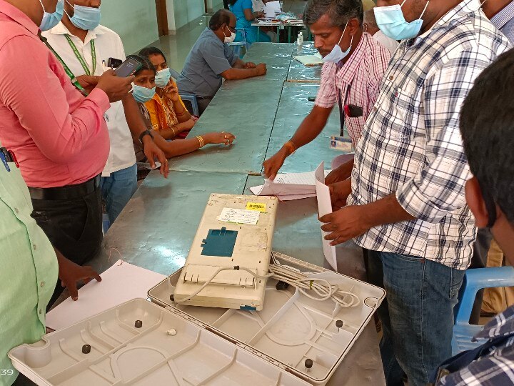 உள்ளாட்சித் தேர்தலுக்காக தென்காசியில் சரிபார்க்கப்படும் வாக்குப்பதிவு இயந்திரங்கள்...!