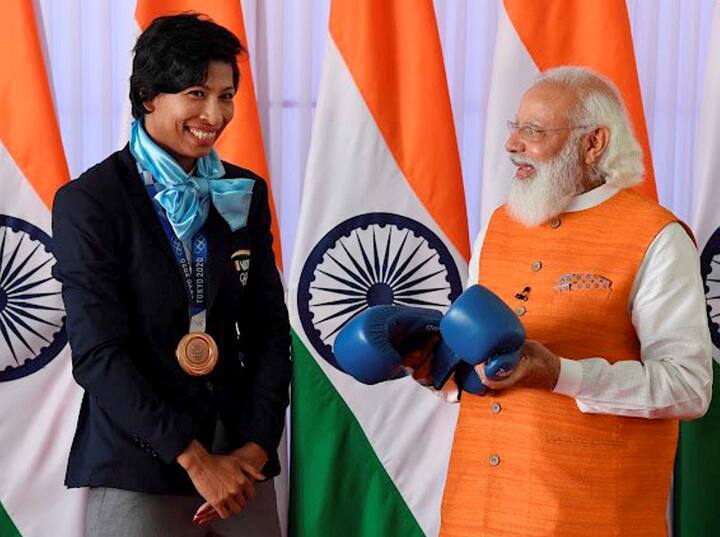 पंतप्रधानांनी या सर्व खेळाडूंचे स्वागत आणि अभिनंदन केलं. कार्यक्रमानंतर त्यांनी सर्व भारतीय खेळाडूंची भेट घेतली.(pti gallery)
