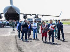 Afghanistan Crisis: अफगानिस्तान में भारी संकट के बीच वापस लौटे भारतीयों का फूल-माला से स्वागत- तस्वीरों में देखें