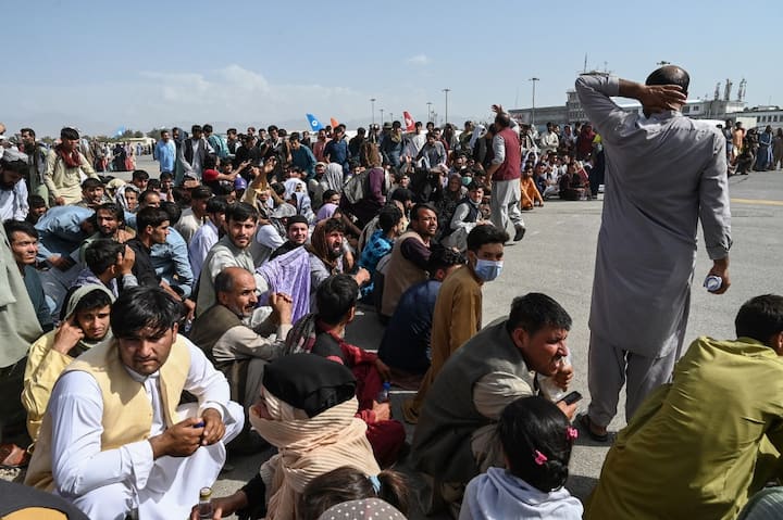 Government contacts Indian citizens trapped in Afghanistan ANN अफगानिस्तान में फंसे भारतीय नागरिकों से सरकार ने किया संपर्क, काबुल एयरपोर्ट पहुंचने को कहा- सूत्र