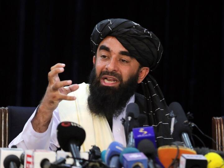 Afghanistan Crisis: Taliban spokesperson Zabihullah Mujahid on women rights and security of embassies in Kabul दुनिया के सामने तालिबान ने रखी अपनी बात, कहा- महिलाओं के साथ नहीं होगा भेदभाव, सरकार में सभी पक्ष शामिल होंगे