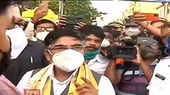 BJP: ‘শহিদ সম্মান যাত্রা’-কে ঘিরে চুঁচুড়ায় উত্তেজনা, পুলিশের সঙ্গে বচসা-ধস্তাধস্তি BJP-র | Bangla News