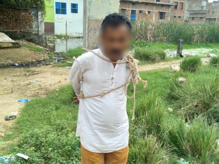 dirty water of the drain reached in the houses Mohania ward councilor was taken hostage ann बिहारः घरों में पहुंचा नाले का गंदा पानी, फरियाद के बाद भी किसी ने नहीं सुनी तो वार्ड पार्षद को बनाया बंधक