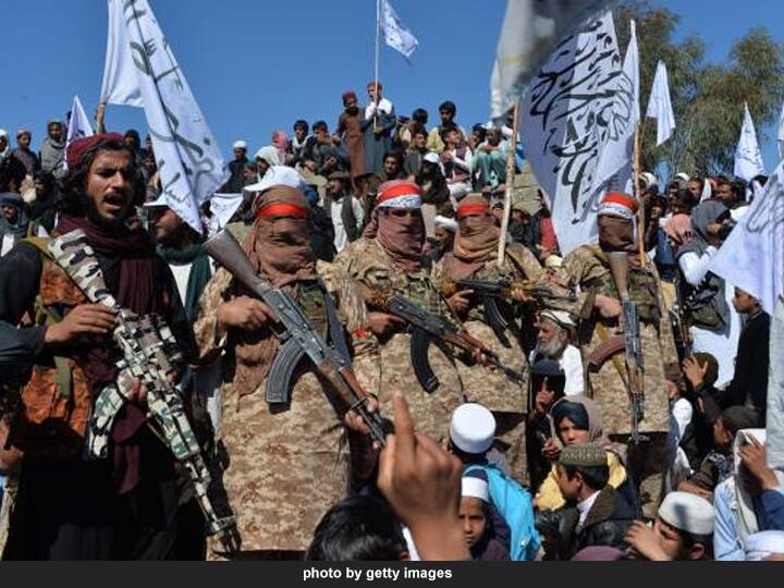 सन 2018 साली अमेरिकेशी चर्चा करण्यासाठी कतारमध्ये तालिबानने आपलं कार्यालय सुरु केलं. त्यावेळी मुल्ला अब्दुल गनी बरादरला राजकीय कार्यालयाचा प्रमुख म्हणून घोषित करण्यात आलं. (photo by getty images)