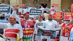 UP Monsoon Session शुरू होने से पहले विधानसभा के बाहर सपा का हंगामा, पुलिस से हुई धक्कामुक्की