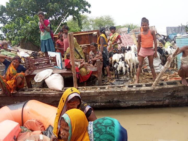 Flood water entered about 90 panchayats in Munger water level rising lost contact with district headquarters ann Bihar Flood: मुंगेर में करीब 90 पंचायतों में घुसा बाढ़ का पानी, लगातार बढ़ रहा जलस्तर, जिला मुख्यालय से टूटा संपर्क