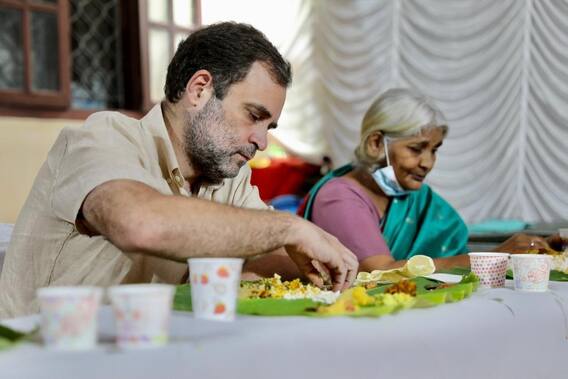 বৃদ্ধাশ্রমের বাসিন্দাদের সঙ্গে পাত পেড়ে মধ্যাহ্নভোজ রাহুল গাঁধীর